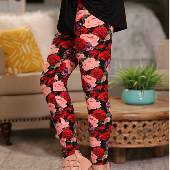 One Left! Plus Size Roses Print Leggings - Picture 2 of 4